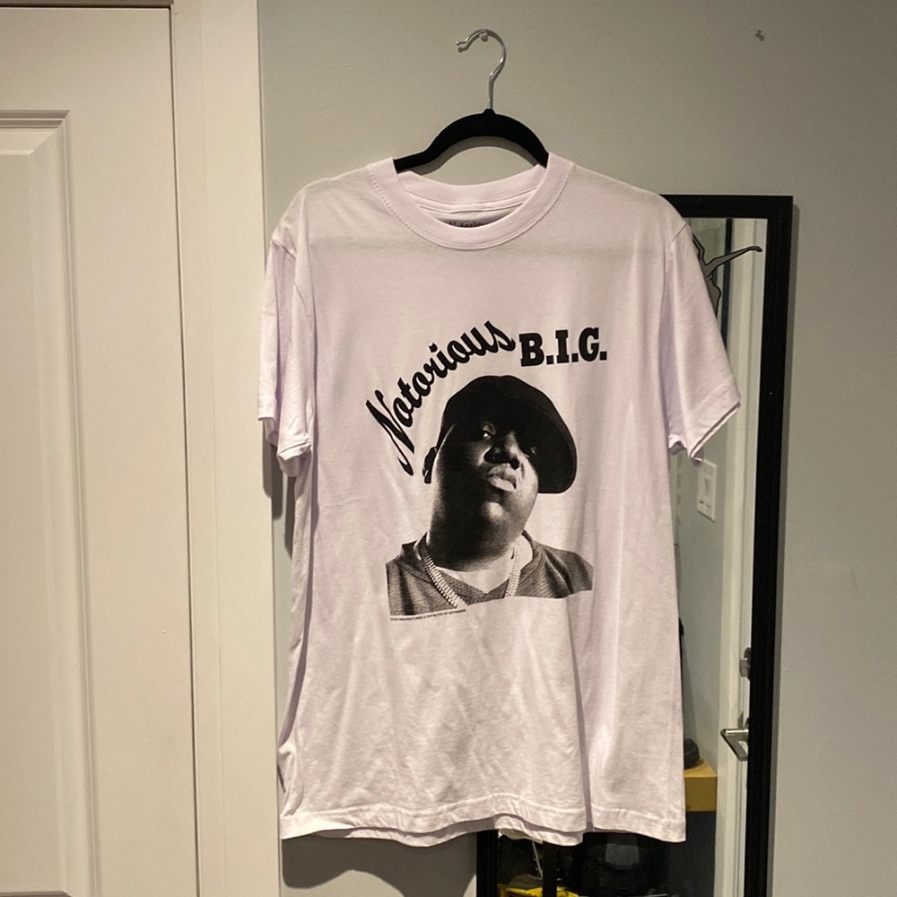 Mens size large notorious big shirt